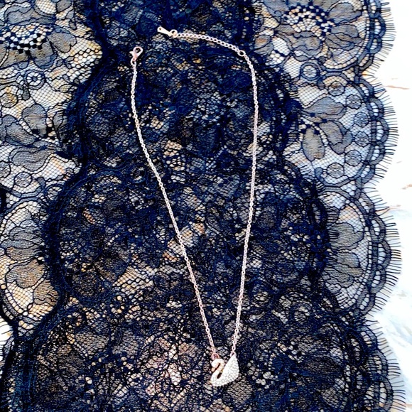 Beautiful  Gold Iconic Silver Swan Pendant - Picture 10 of 10